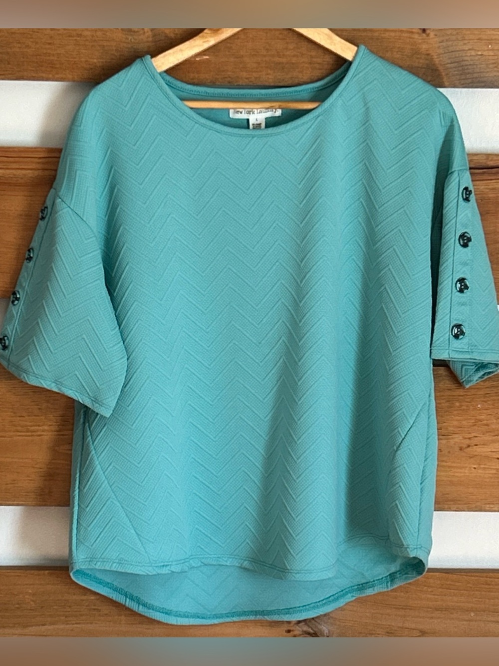 New York Laundry 3/4 Sleeve Button Accent Chevron Texture Blouse Women's Size L